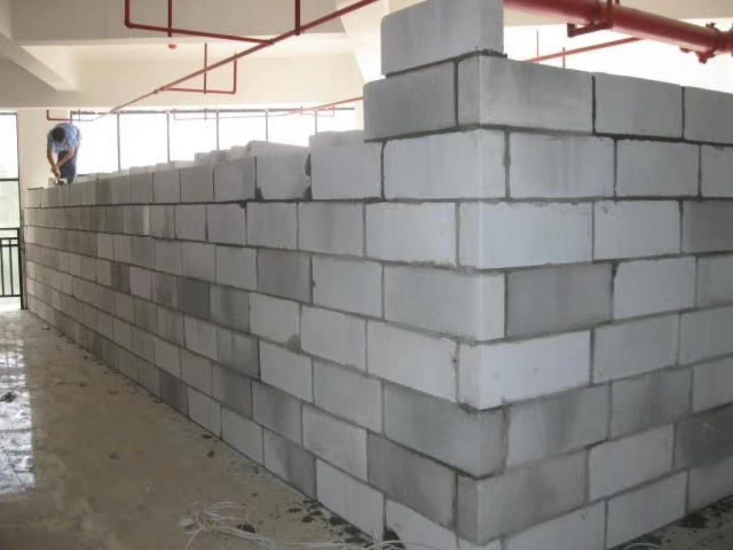 卧龙蒸压加气混凝土砌块承重墙静力和抗震性能的研究